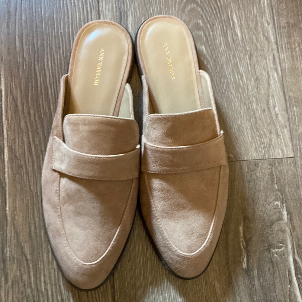 Ann Taylor suede loafer slide mule nwt light tan